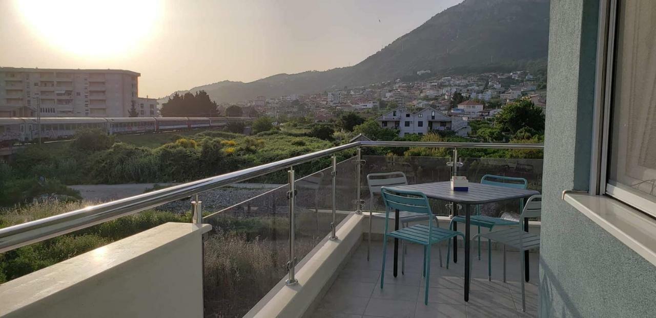 Apartmani Suncokreti - Sunflower Apartments Bar Exterior photo